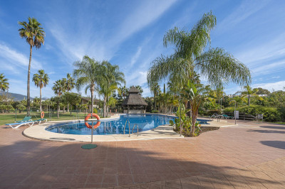 1 Bedroom Middle Floor Apartment in El Paraiso - Image 5