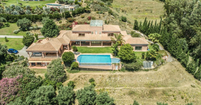 6 Bedroom Detached Villa in Benalmadena - Image 1
