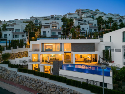 5 Bedroom Detached Villa in Benalmadena Costa - Image 1