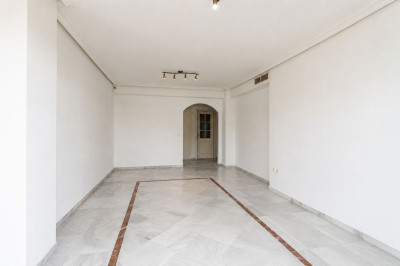 3 Bedroom Middle Floor Apartment in Nueva Andalucía - Image 3