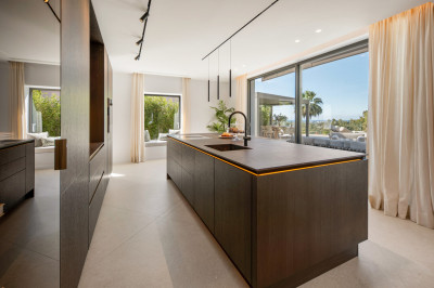 6 Bedroom Detached Villa in Benahavís - Image 4