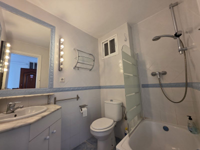 2 Bedroom Middle Floor Apartment in Marbella - Image 4