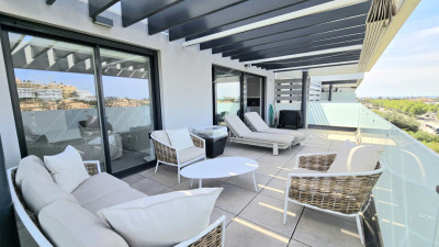 4 Bedroom Middle Floor Apartment in La Cala de Mijas - Image 1