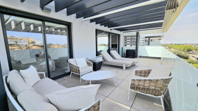 4 Bedroom Middle Floor Apartment in La Cala de Mijas - Image 2