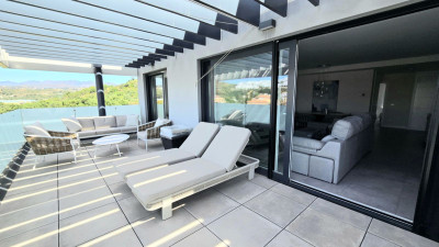 4 Bedroom Middle Floor Apartment in La Cala de Mijas - Image 4