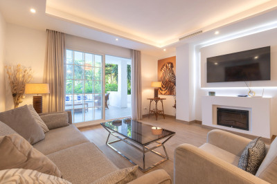 2 Bedroom Middle Floor Apartment in The Golden Mile - Image 3