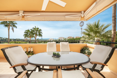 3 Bedroom Middle Floor Apartment in Elviria - Image 2