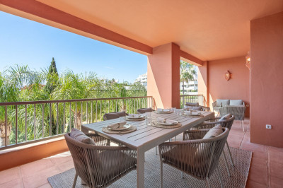 2 Bedroom Middle Floor Apartment in Benahavís - Image 4