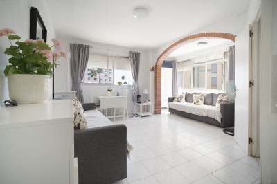 1 Bedroom Middle Floor Apartment in Benalmadena Costa - Image 2