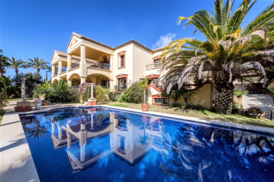 6 Bedroom Detached Villa in Sierra Blanca - Image 1