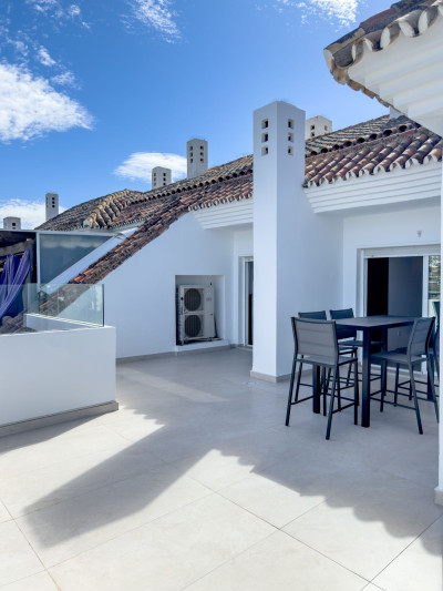 2 Bedroom Penthouse in Puerto Banús - Image 4