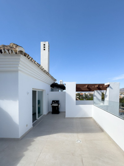 2 Bedroom Penthouse in Puerto Banús - Image 5