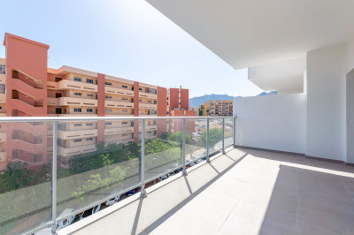 3 Bedroom Middle Floor Apartment in Benalmadena - Image 2
