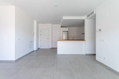 3 Bedroom Middle Floor Apartment in Benalmadena - Image 4