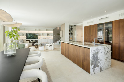 5 Bedroom Penthouse Duplex in The Golden Mile - Image 4