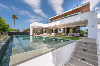 6 Bedroom Detached Villa in Marbesa - Image 3