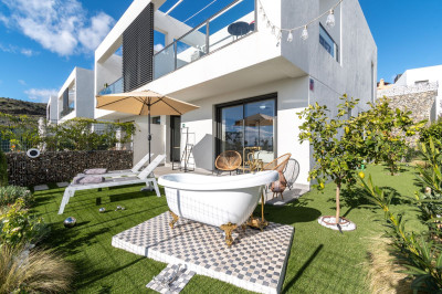 3 Bedroom Semi-Detached House in Riviera del Sol - Image 2