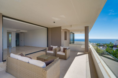 2 Bedroom Middle Floor Apartment in Cabopino - Image 2