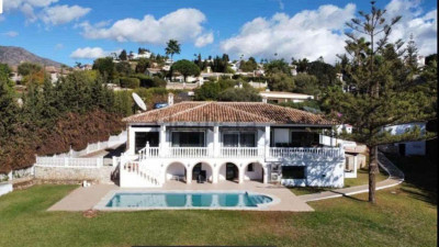 6 Bedroom Detached Villa in Mijas - Image 1
