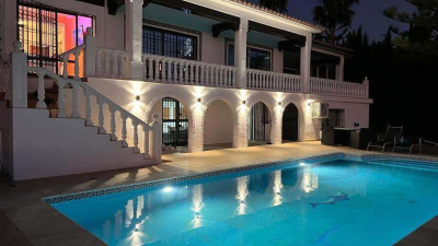 6 Bedroom Detached Villa in Mijas - Image 2