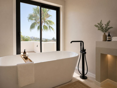6 Bedroom Detached Villa in El Paraiso - Image 3