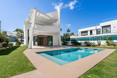 4 Bedroom Detached Villa in Atalaya - Image 1