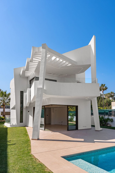 4 Bedroom Detached Villa in Atalaya - Image 3