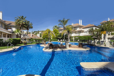 2 Bedroom Middle Floor Apartment in Nueva Andalucía