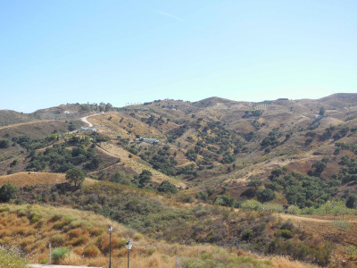 3 Bedroom Residential Plot in La Cala de Mijas - Image 3