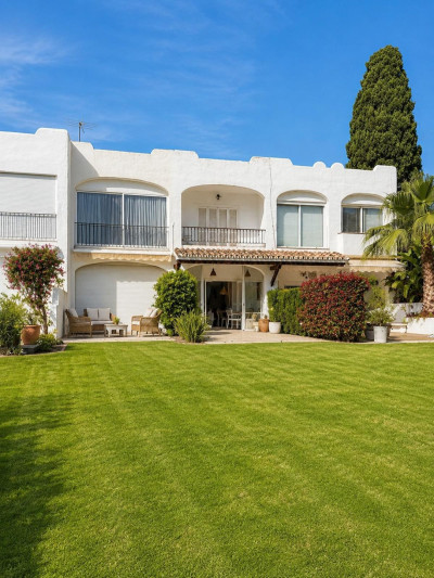 3 Bedroom Townhouse in Nueva Andalucía - Image 3