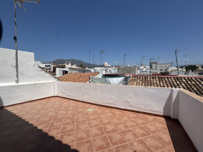 1 Bedroom Penthouse in Estepona - Image 3