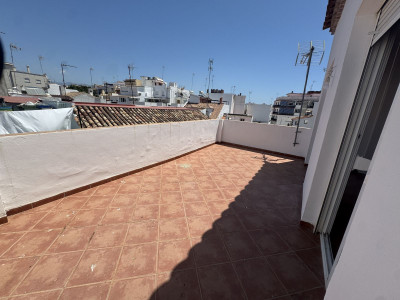 1 Bedroom Penthouse in Estepona - Image 4