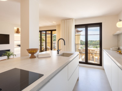 3 Bedroom Penthouse in Benahavís - Image 3
