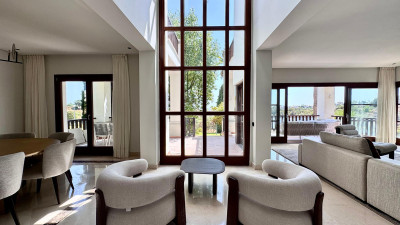 6 Bedroom Detached Villa in The Golden Mile - Image 1