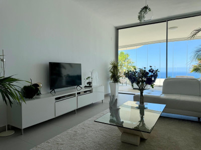 2 Bedroom Middle Floor Apartment in Benalmadena - Image 3