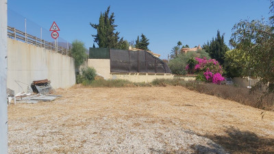 Residential Plot in Estepona - Image 1