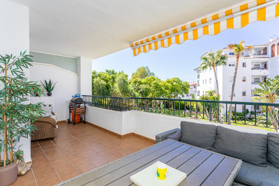 2 Bedroom Middle Floor Apartment in Calahonda - Image 1