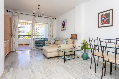 2 Bedroom Middle Floor Apartment in Calahonda - Image 2