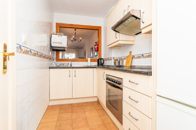 2 Bedroom Middle Floor Apartment in Calahonda - Image 3