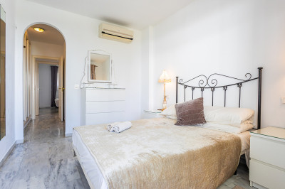 2 Bedroom Middle Floor Apartment in Calahonda - Image 4