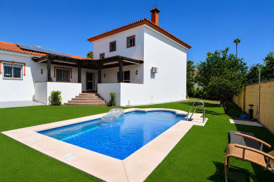 4 Bedroom Detached Villa in Mijas - Image 1