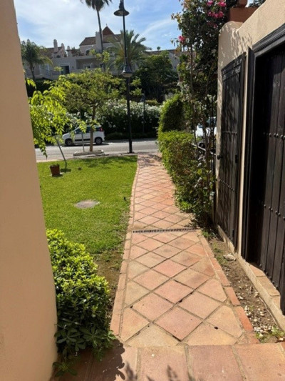 3 Bedroom Townhouse in El Paraiso - Image 2