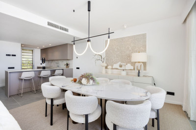 4 Bedroom Townhouse in Estepona - Image 3
