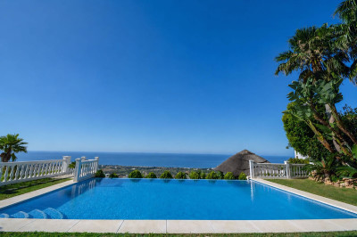5 Bedroom Detached Villa in Marbella - Image 2