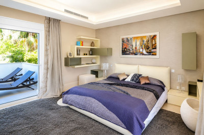 5 Bedroom Detached Villa in Marbella - Image 4