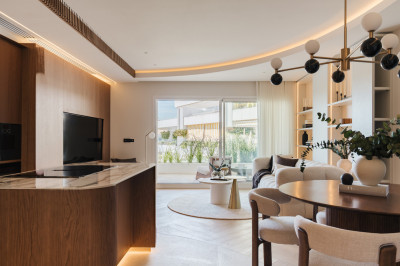 2 Bedroom Middle Floor Apartment in The Golden Mile - Image 4