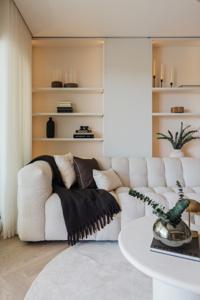2 Bedroom Middle Floor Apartment in The Golden Mile - Image 5