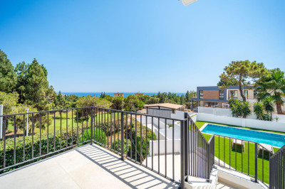 5 Bedroom Detached Villa in La Cala de Mijas - Image 1