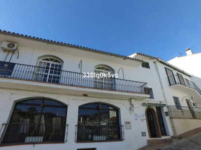 4 Bedroom Duplex in Benahavís - Image 4