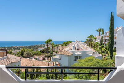 2 Bedroom Middle Floor Apartment in Mijas Costa - Image 1